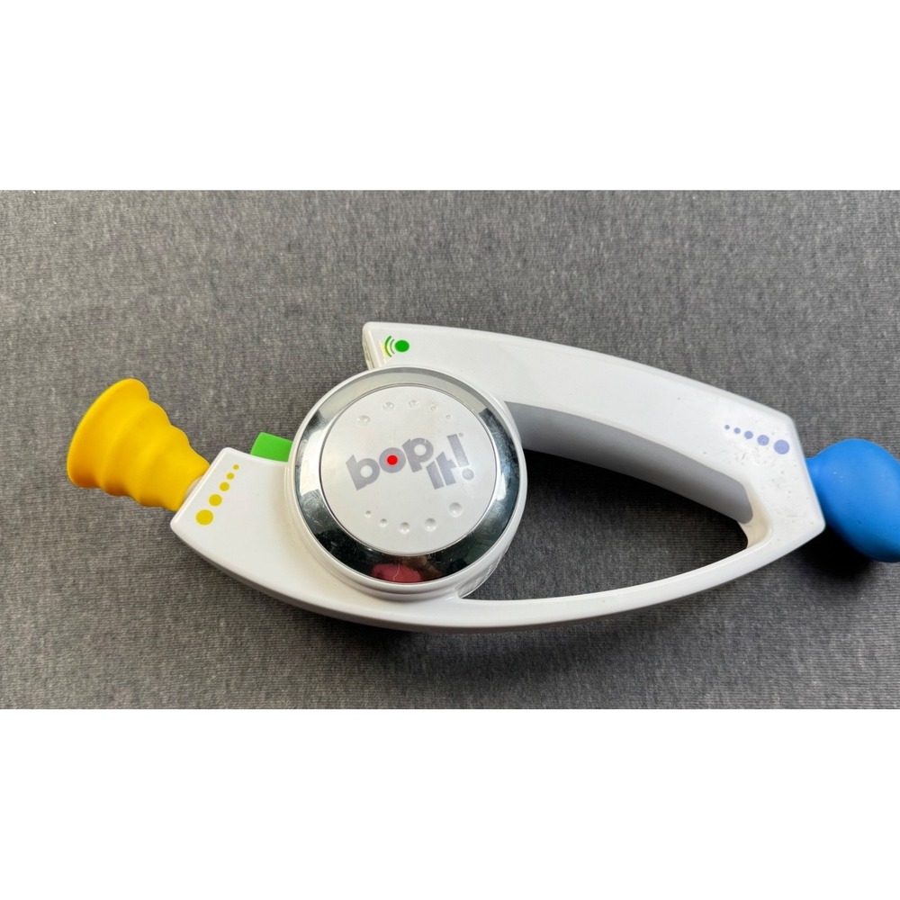 Bop It! IDOG Electronic Handheld Game Toy Hasbro Kids Music Rhythm Sounds‎